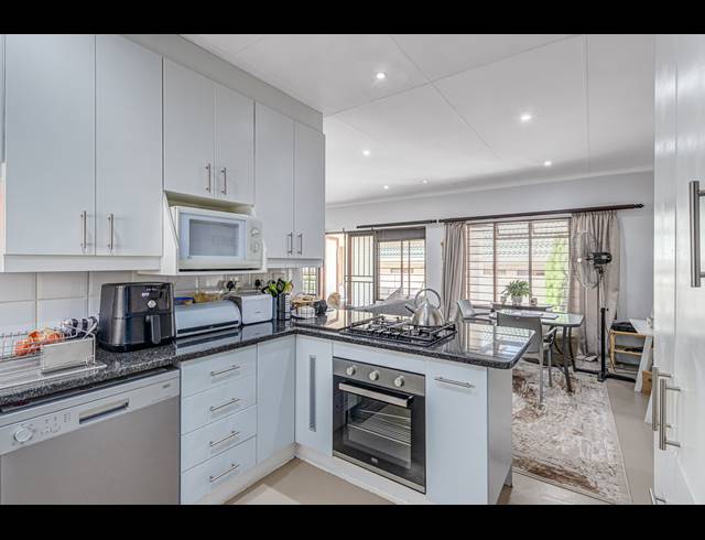 3 BEDROOM CLUSTER FOR SALE IN SUNDOWNER